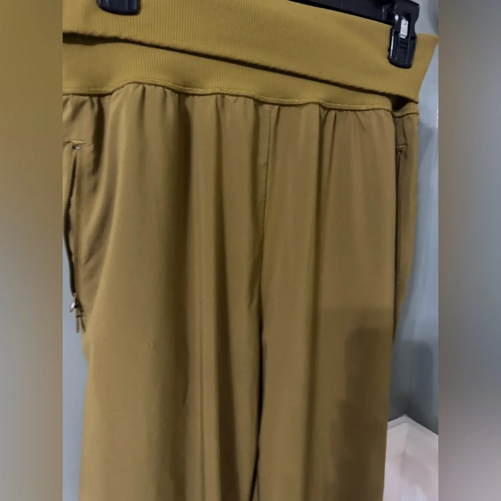 Aerie Offline Joggers Roll Top Medium - Picture 2 of 5